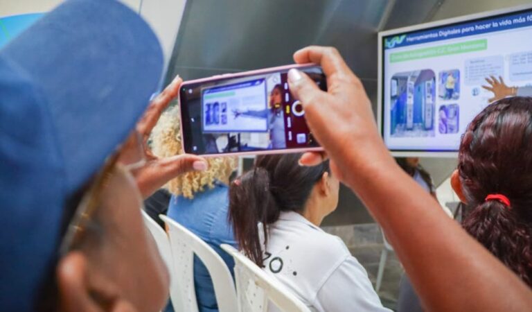 Aguas de Cartagena formó a líderes en el uso de herramientas digitales para mejorar el acceso a sus servicios.