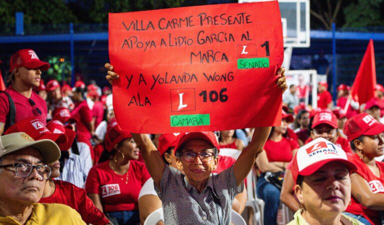 Alegoría de alegría y esperanza: Yolanda Wong retrata los barrios de Cartagena, honrada como hija adoptiva por Los Calamares