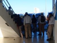 Conductores de Cartagena Complementaria en Transcaribe detienen operaciones para exigir