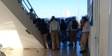 Conductores de Cartagena Complementaria en Transcaribe detienen operaciones para exigir