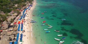 Denuncian a la italiana Aura Cenzato de Thiele por supuesto