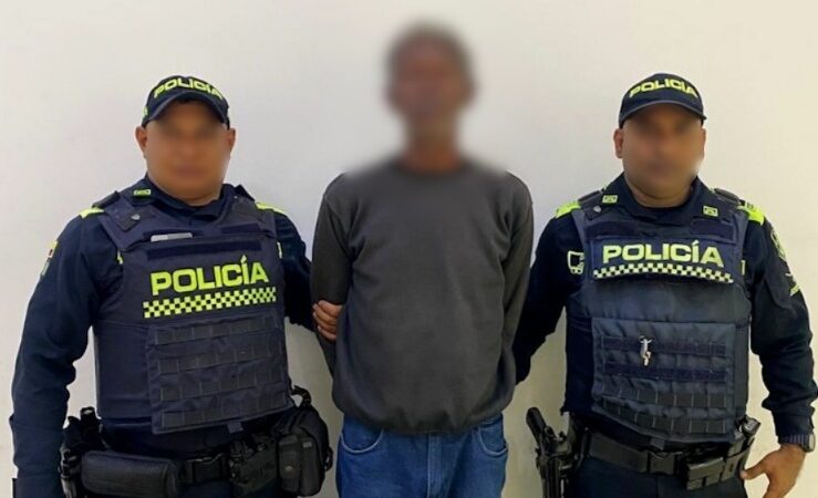 En Turbaco (Bolívar), un hombre es encarcelado por reincidir en agr3s1ones contra su pareja.