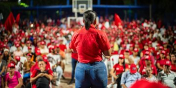 En los barrios de Los Calamares la candidata Yolanda Wong