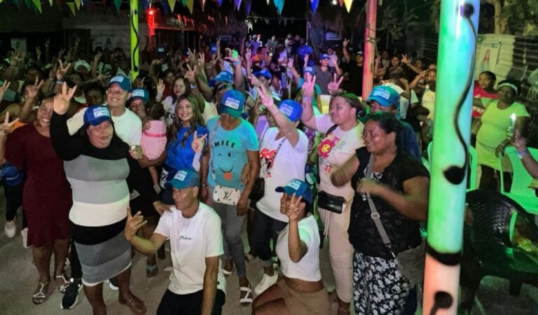 Juliana Aray recorrió los municipios de la Línea.