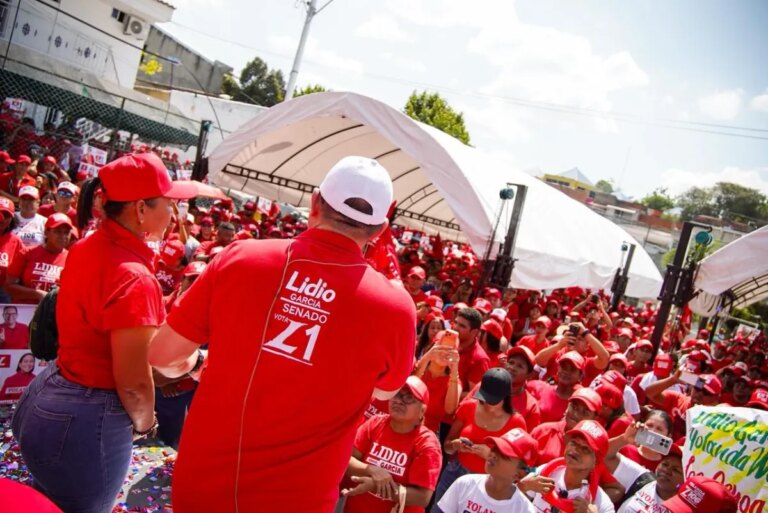 La exitosa pareja del Partido Liberal llego a Nuevo Chile