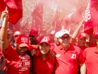 Nuevo Chile pinta sus calles de rojo con la visita