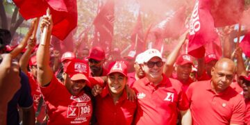 Nuevo Chile pinta sus calles de rojo con la visita