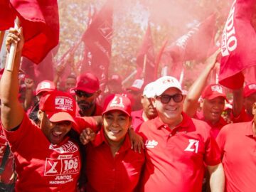 Nuevo Chile pinta sus calles de rojo con la visita