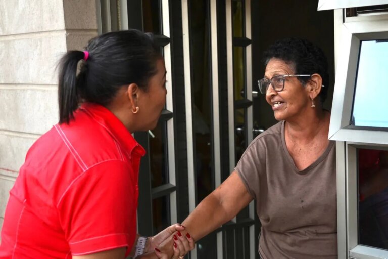 Yolanda Won presenta sus propuestas en Clemencia y Santa Catalina