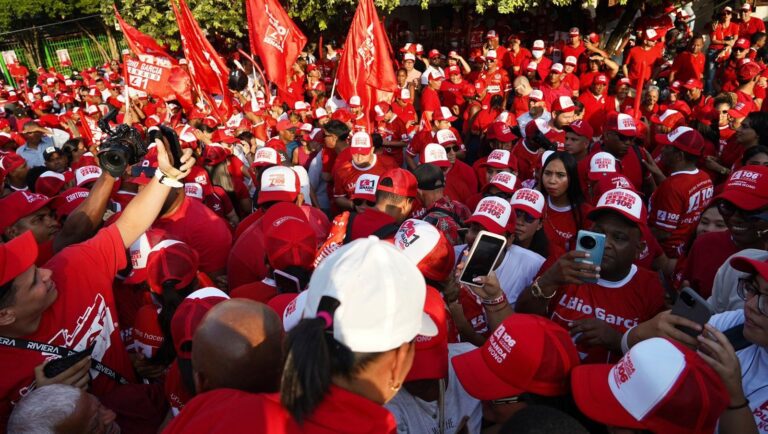 Yolanda Wong fue recibida en su barrio natal Blas de