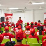 Yolanda Wong presenta su agenda territorial durante la toma de