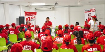 Yolanda Wong presenta su agenda territorial durante la toma de