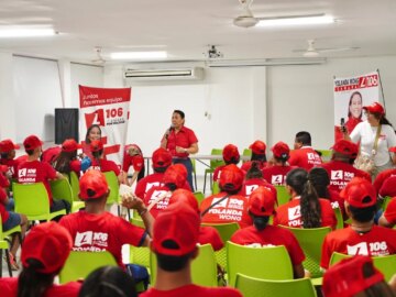 Yolanda Wong presenta su agenda territorial durante la toma de