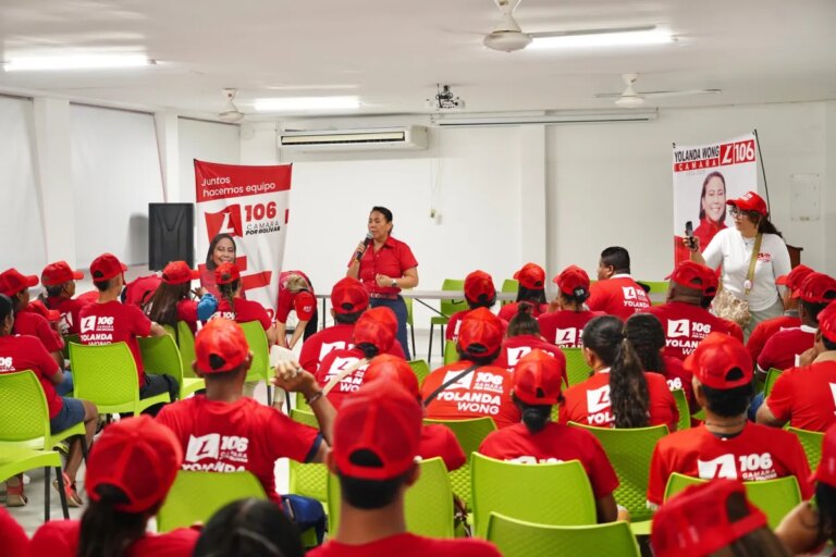 Yolanda Wong presenta su agenda territorial durante la toma de