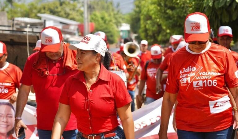 Yolanda Wong recorrió las calles de Zambrano, Cascajal, Córdoba Tetón y Magangué.