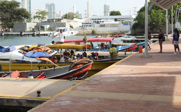 Capitanía de Puertos favoreció a ciertos operadores turísticos para zarpar hacia las islas del Rosario, a pesar de la prohibición de la Alcaldía.