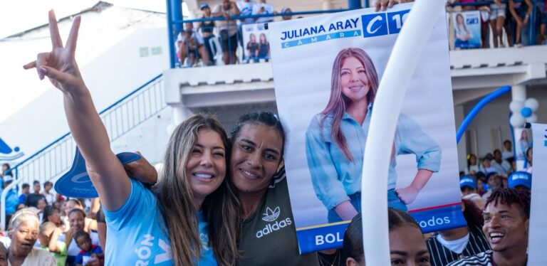 Completo exito de Juliana Aray en Bayunca