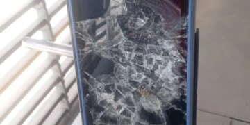 Desafortunado incidente Usuario en silla de ruedas causa danos al