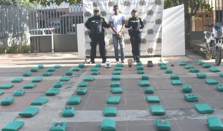 Desalojan al “Chamo” tras el hallazgo de 82 paquetes de marihuana en su domicilio.