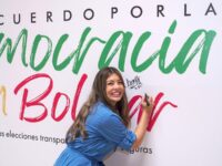 Juliana Aray firma un pacto por la democracia para garantizar