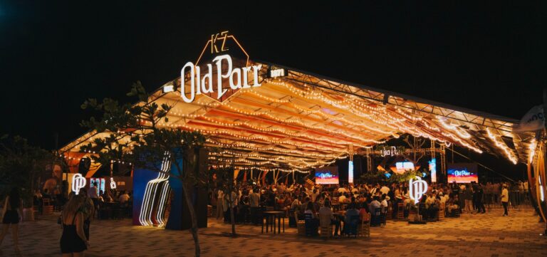 La KZ Old Parr situada en el Malecon del Rio