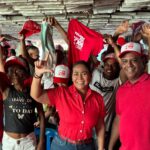 La Marea Roja de Yolanda Wong invade San Cristobal al