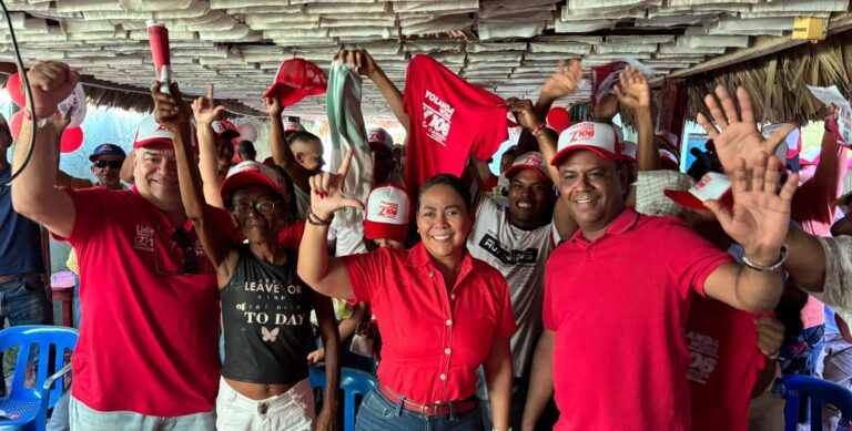 La Marea Roja de Yolanda Wong invade San Cristobal al