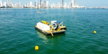 Mantenimiento en curso del cable submarino que proporciona energia al