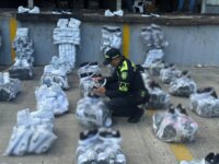 Policia Aduanera confisca mercancia ilegal valorada en 12 mil millones