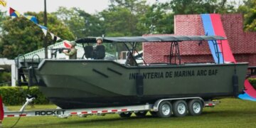 Proporcionan asistencia fluvial a la Infanteria de Marina en Bolivar