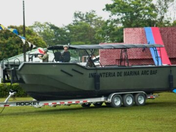 Proporcionan asistencia fluvial a la Infanteria de Marina en Bolivar
