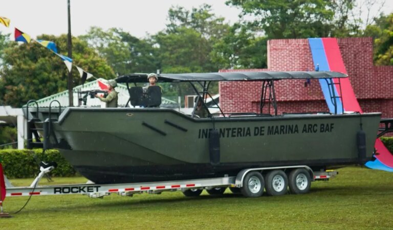 Proporcionan asistencia fluvial a la Infantería de Marina en Bolívar