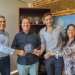 RCN Radio otorga un reconocimiento por los 30 anos de