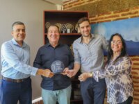 RCN Radio otorga un reconocimiento por los 30 anos de