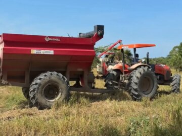 Se entregan maquinarias a agricultores en la zona rural de