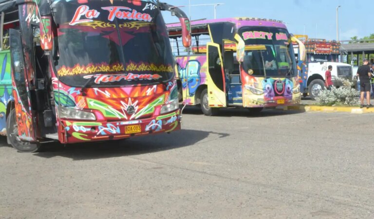 Supervisión y control de las Chivas de turismo, avanza el tránsito de Cartagena