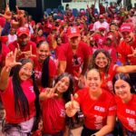 Yolanda Wong y su marea roja ocupan simultaneamente barrios de