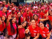 Yolanda Wong y su marea roja ocupan simultaneamente barrios de