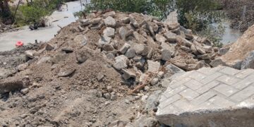 1772582128 A base de escombros estan despojando la Cienaga de la