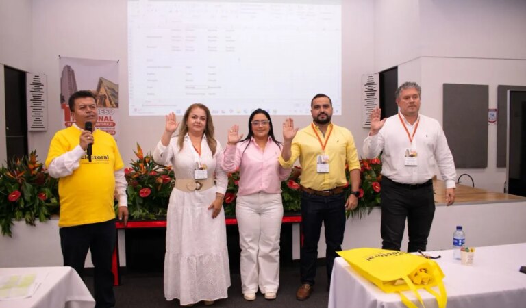 Bolívar toma posesión de la vicepresidencia del Consejo Nacional de Contralores