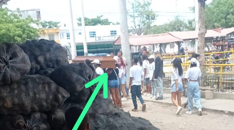 Con plomo al aire, piedras, música y ron despidieron a Elian Barraza, conocido como ‘El Chuky’, abatido por la Policía en Ceballos.