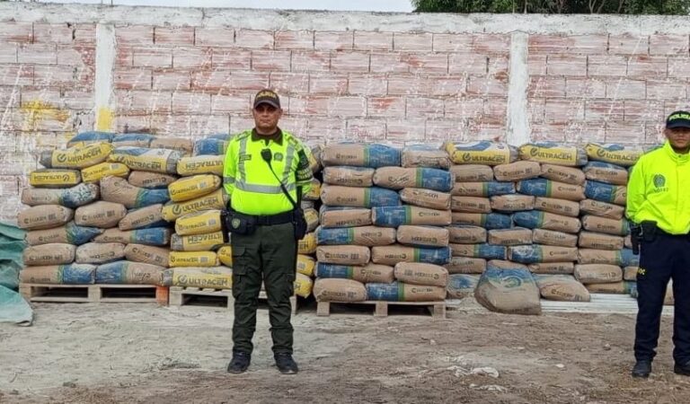 Dos detenidos por el robo de un camión con carga de cemento en la vía Cartagena-Barranquilla.