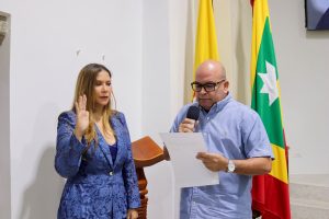 La congratulacion del alcalde tras la eleccion de la nueva