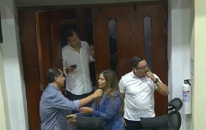 La congratulacion del alcalde tras la eleccion de la nueva