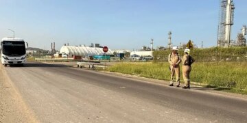 Refineria de Cartagena elabora asfalto a partir de plastico reciclado