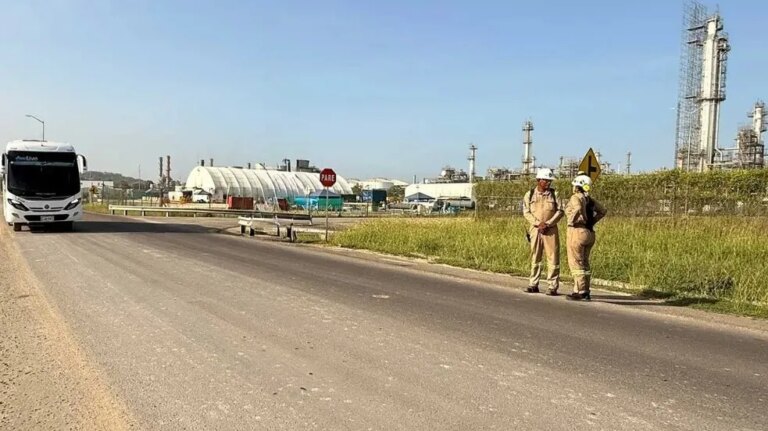 Refineria de Cartagena elabora asfalto a partir de plastico reciclado
