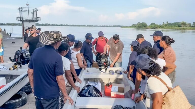 Se entregan lanchas y motores a organizaciones pesqueras en los