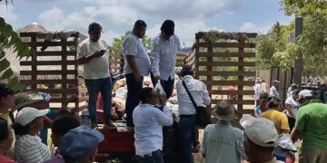 Taxistas del Aeropuerto de Cartagena brindan apoyo a afectados por