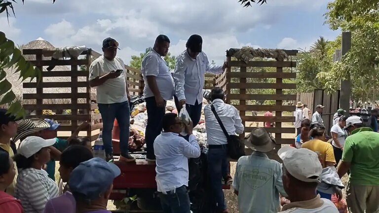 Taxistas del Aeropuerto de Cartagena brindan apoyo a afectados por