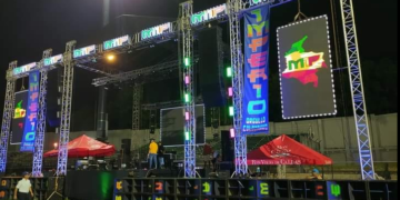 1775505034 El reconocido Pik Up El Imperio quedo esparcido en la carretera